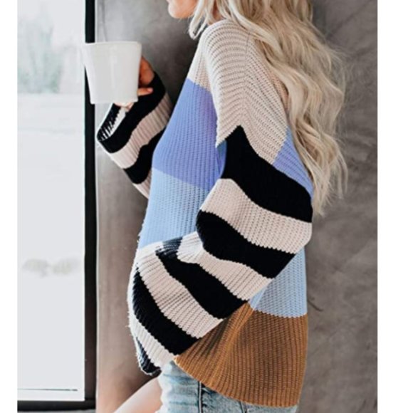 Sweaters - NWT Thick Knit Bell Sleeve Bold Slouchy Sweater